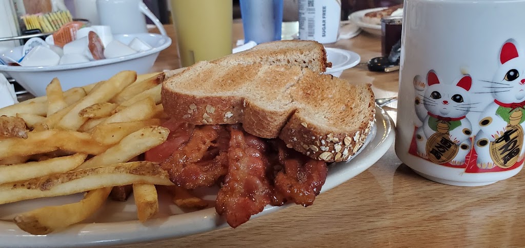 Blackberry Patch Restaurant | restaurant | 37453 CA-299, Burney, CA 96013, USA | 5303353902 OR +1 530-335-3902