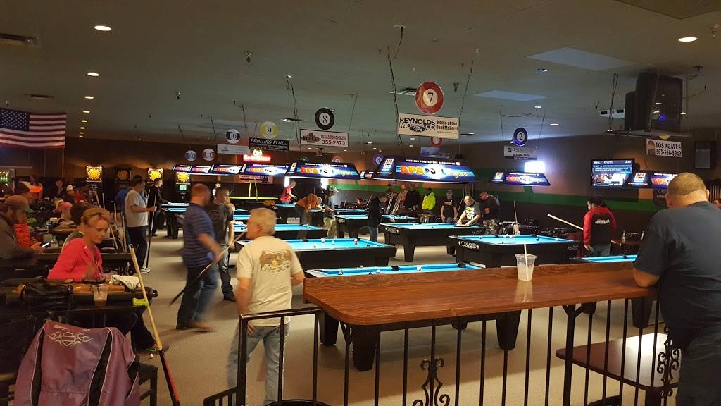 Sharkys Billiards | restaurant | 2902 E Kimberly Rd suite 2, Davenport, IA 52807, USA | 5633597225 OR +1 563-359-7225