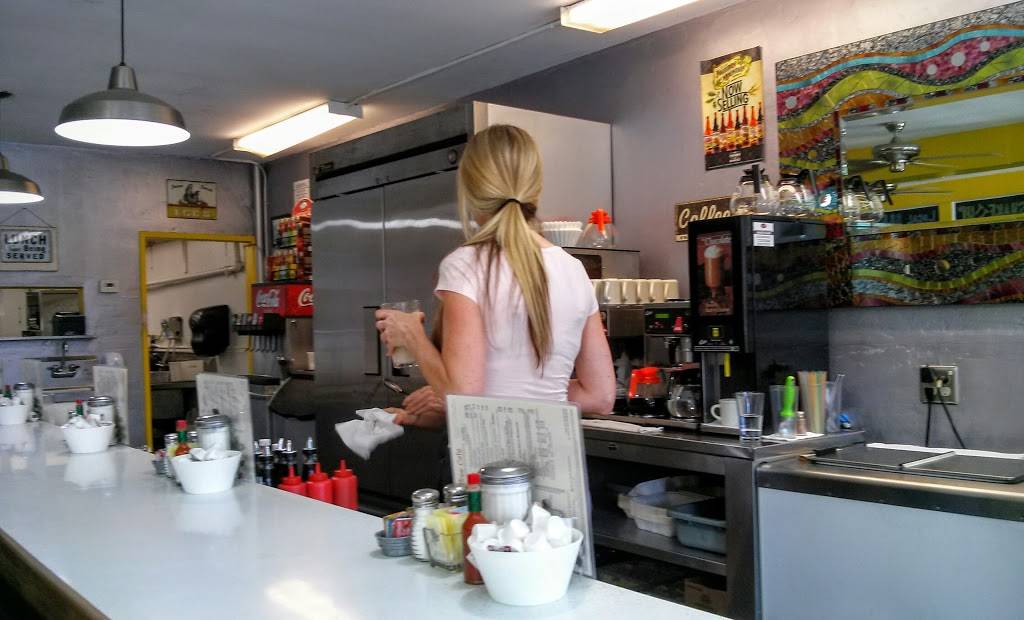 The Worker Bee Cafe | restaurant | 973 Linden Ave, Carpinteria, CA 93013, USA | 8057451828 OR +1 805-745-1828