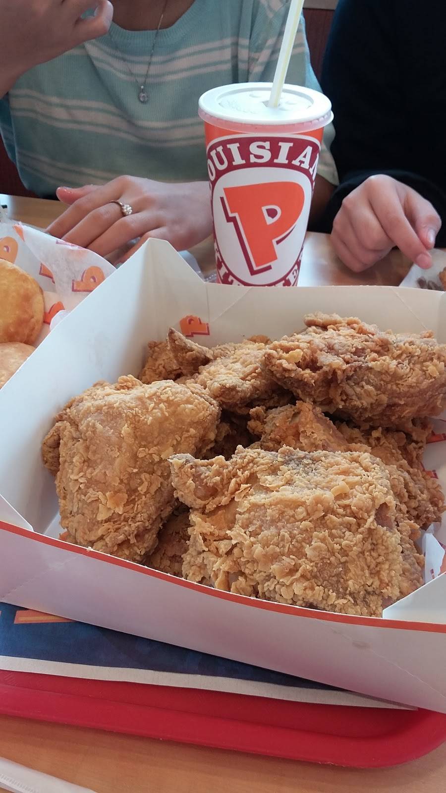 Popeyes Louisiana Kitchen | restaurant | 2090 Elmwood Ave, Buffalo, NY 14207, USA | 7162358255 OR +1 716-235-8255