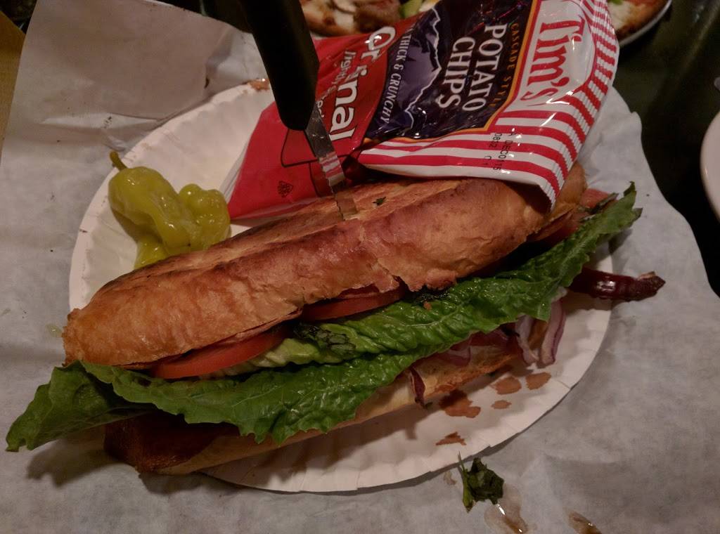 Blind Onion Pizza & Pub | restaurant | 3345 NE Broadway St, Portland, OR 97232, USA | 5032842825 OR +1 503-284-2825