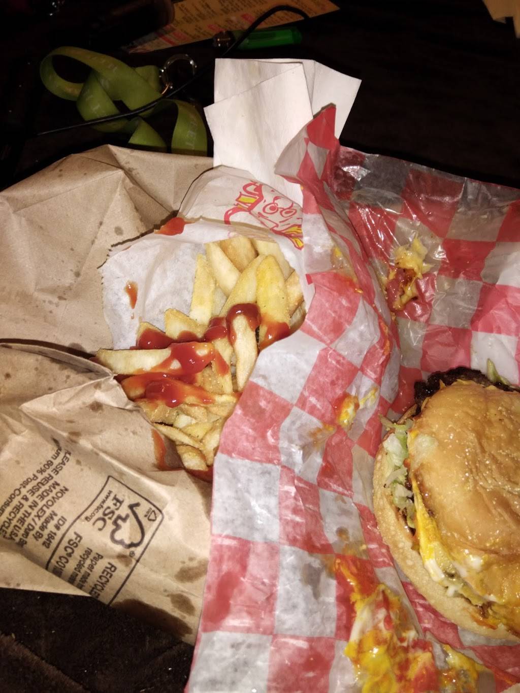 Burger Grille | restaurant | 15539 Schoolcraft Ave, Detroit, MI 48227, USA | 3132707001 OR +1 313-270-7001