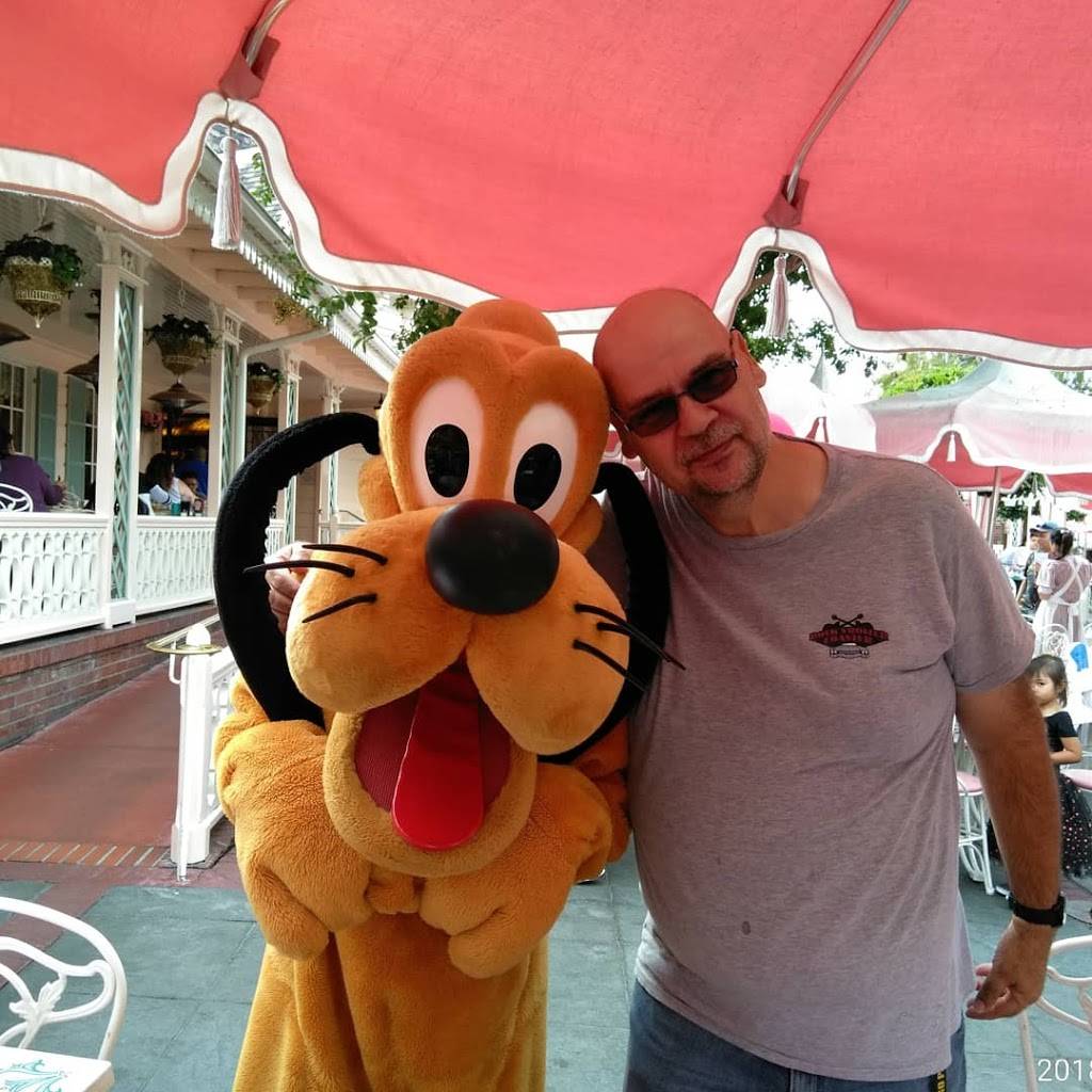 Minnie & Friends - Breakfast in the Park | restaurant | 1313 Harbor Blvd, Anaheim, CA 92802, USA | 7147813463 OR +1 714-781-3463