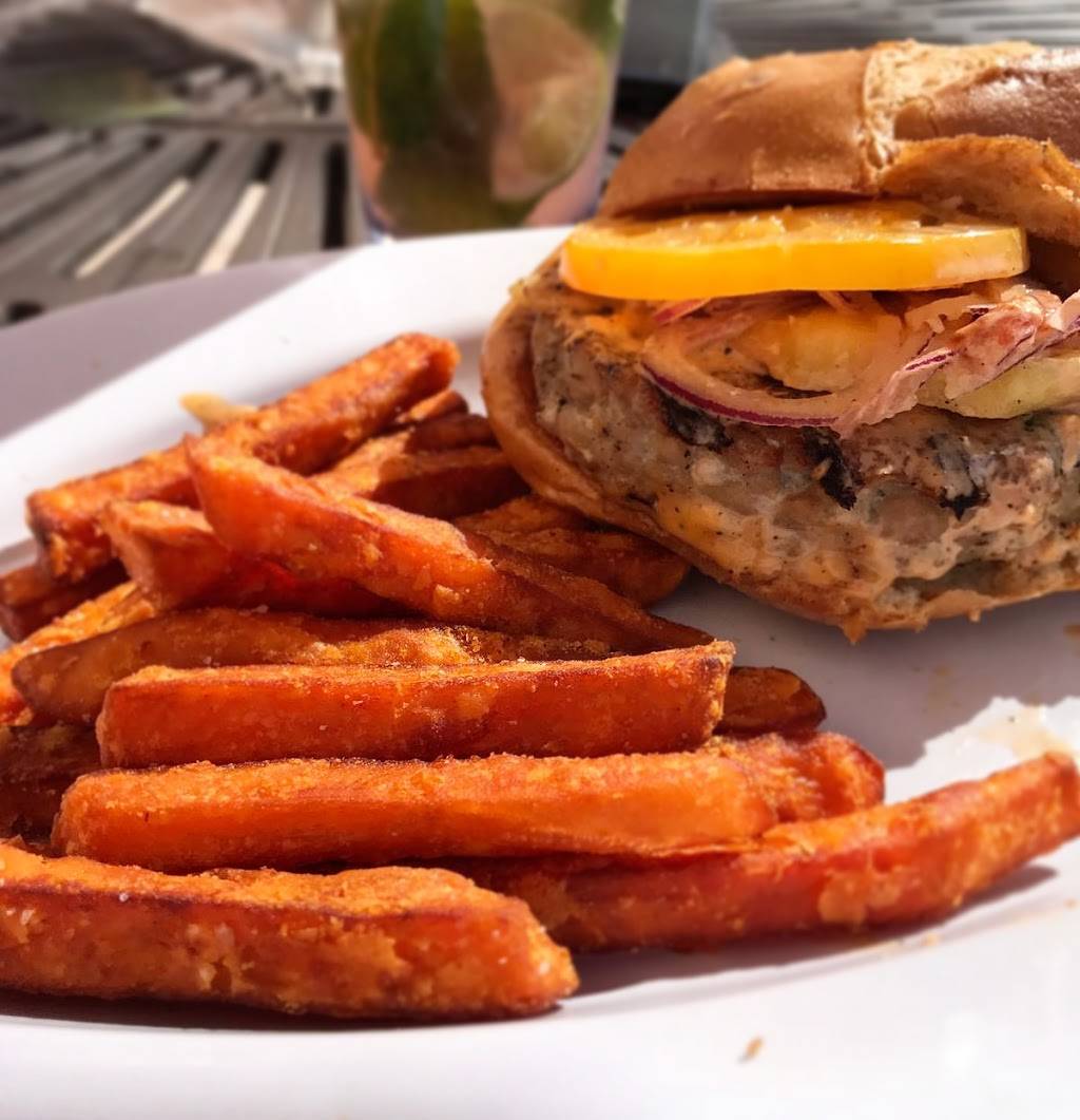 Harrys Poolside Bar & Grill | restaurant | 9840 International Dr, Orlando, FL 32819, USA | 4079969840 OR +1 407-996-9840