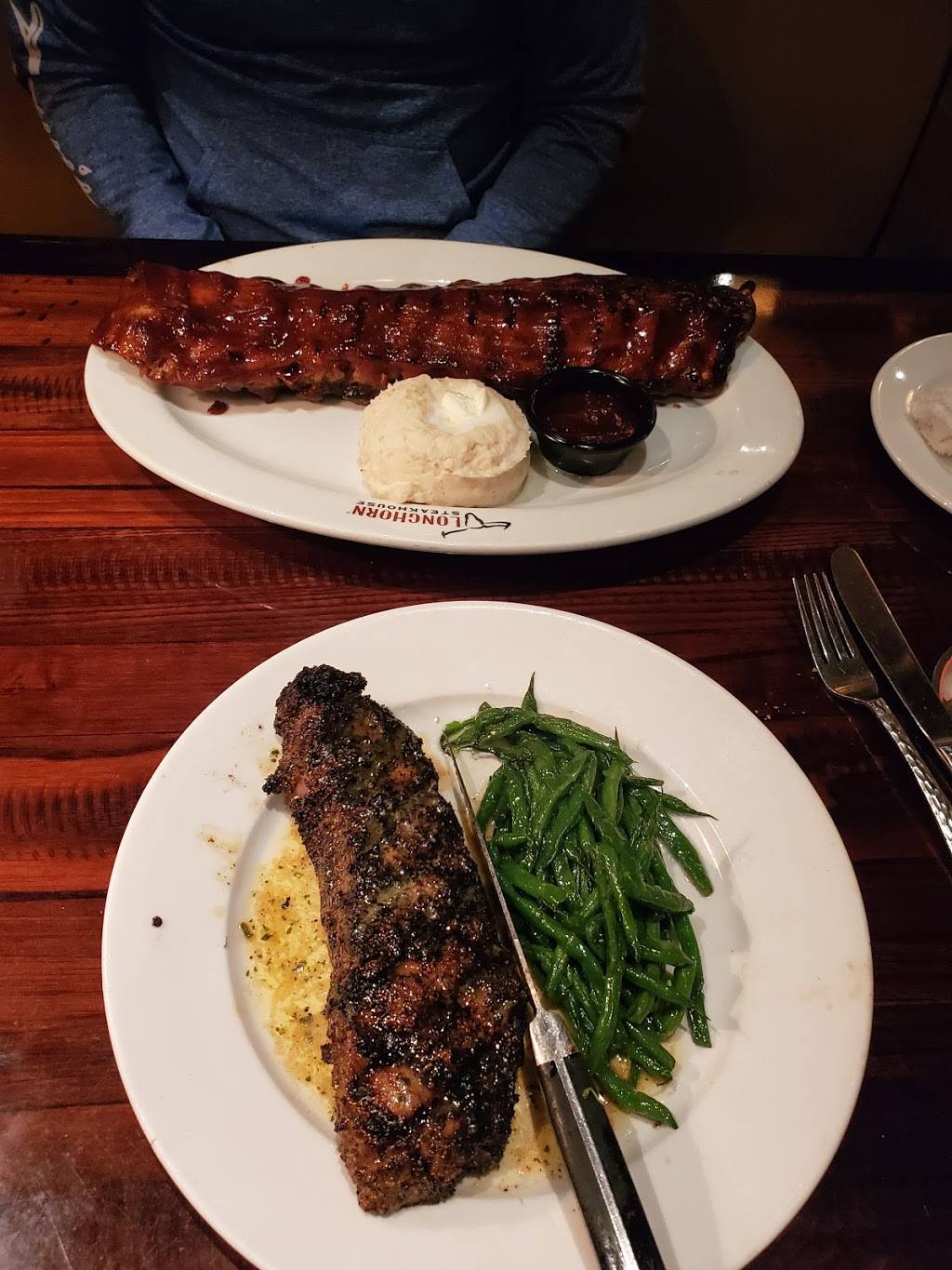 LongHorn Steakhouse | meal takeaway | 2020 Gulf Gate Dr, Sarasota, FL 34231, USA | 9419260344 OR +1 941-926-0344