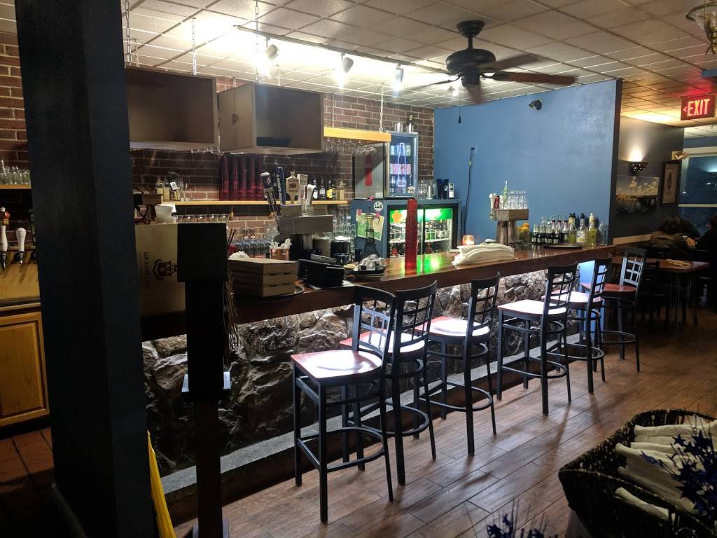 84 Court Pizza & Restaurant | restaurant | 84 Court St, Auburn, ME 04210, USA | 2073764940 OR +1 207-376-4940