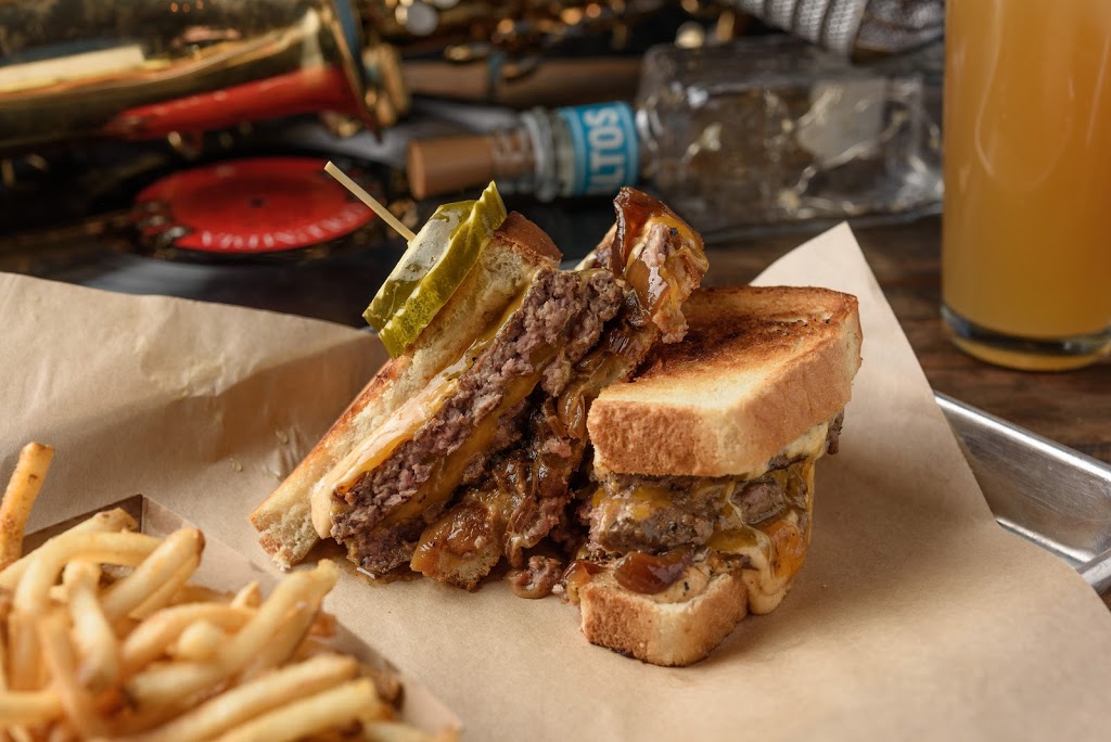 Bleus Burger Restaurant, Bar, and Food Truck | restaurant | 3800 Gulf Shores Pkwy #240, Gulf Shores, AL 36542, USA | 2519482538 OR +1 251-948-2538