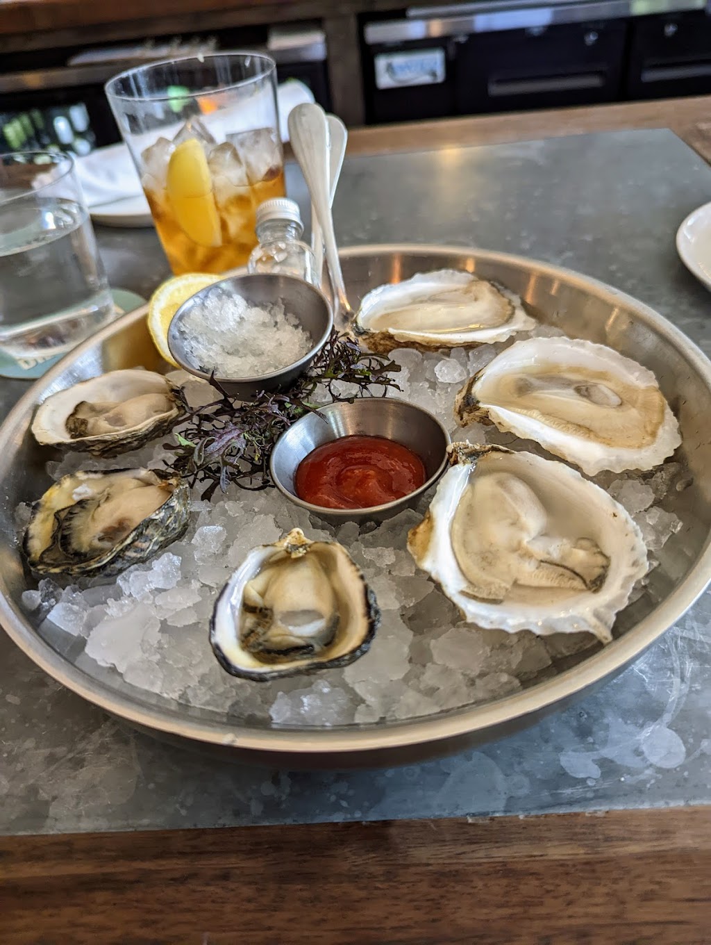 Earls Premier | restaurant | 651 E 59th St, Kansas City, MO 64110, USA | 8162553600 OR +1 816-255-3600