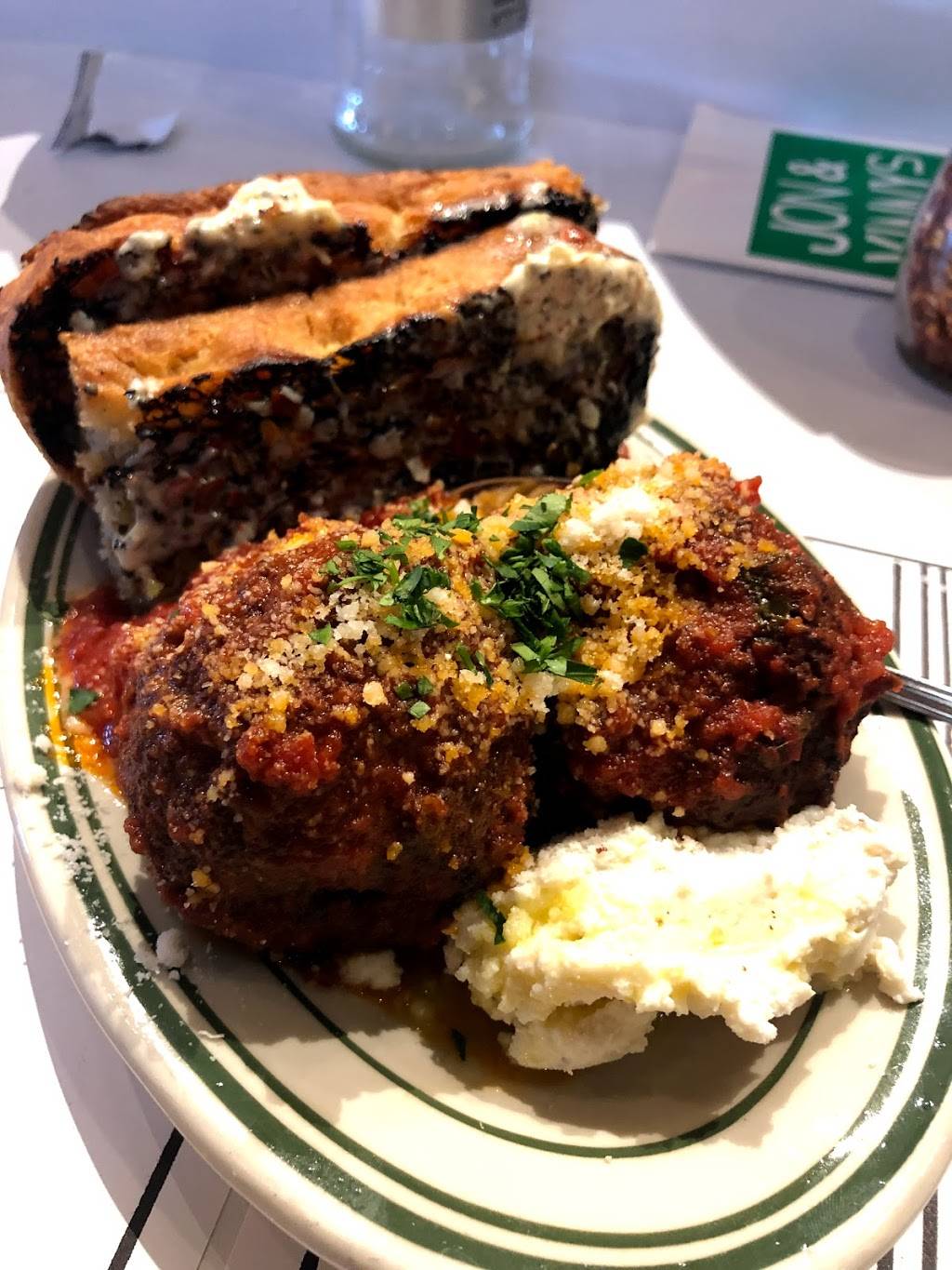 Jon & Vinnys Italian | restaurant | 11938 San Vicente Blvd, Los Angeles, CA 90049, USA | 3104422733 OR +1 310-442-2733