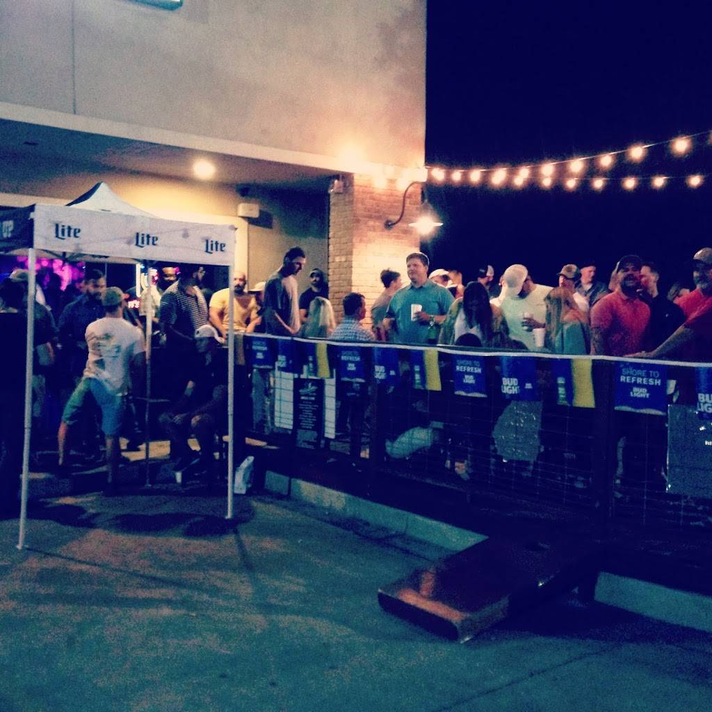 Moonshiners Grill & Still | restaurant | 108 Juniper Cir, Brunswick, GA 31520, USA | 9122892999 OR +1 912-289-2999