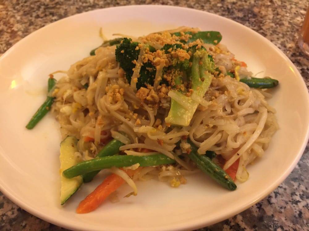 Eggs and Thai Cafe | restaurant | 2 Kings Ct, Dedham, MA 02026, USA | 7813262538 OR +1 781-326-2538