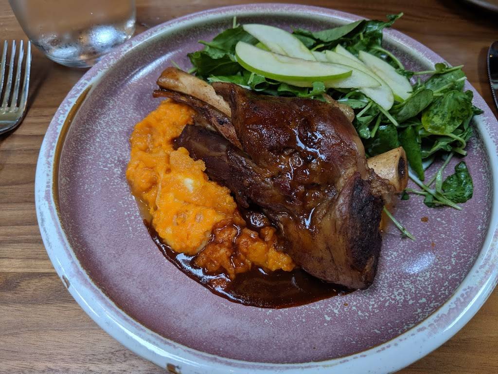 425˚F | restaurant | 100 Place Fabien Drapeau, Sainte-Thérèse, QC J7E 5W6, Canada | 4509519551 OR +1 450-951-9551