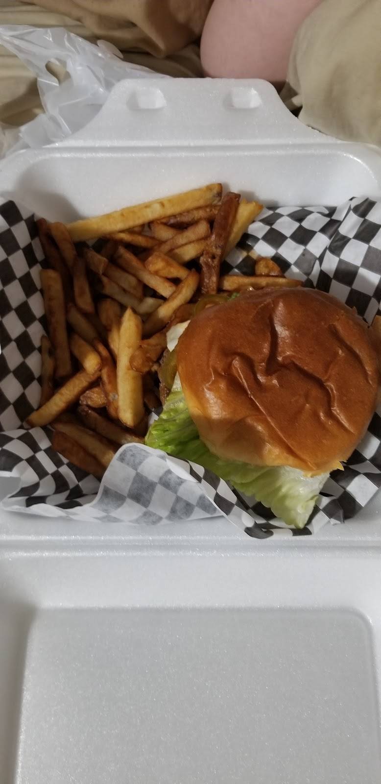 Hideout Bar & Grill | restaurant | 989 Front Rd, Windsor, ON N9J 2A5, Canada | 5197348844 OR +1 519-734-8844