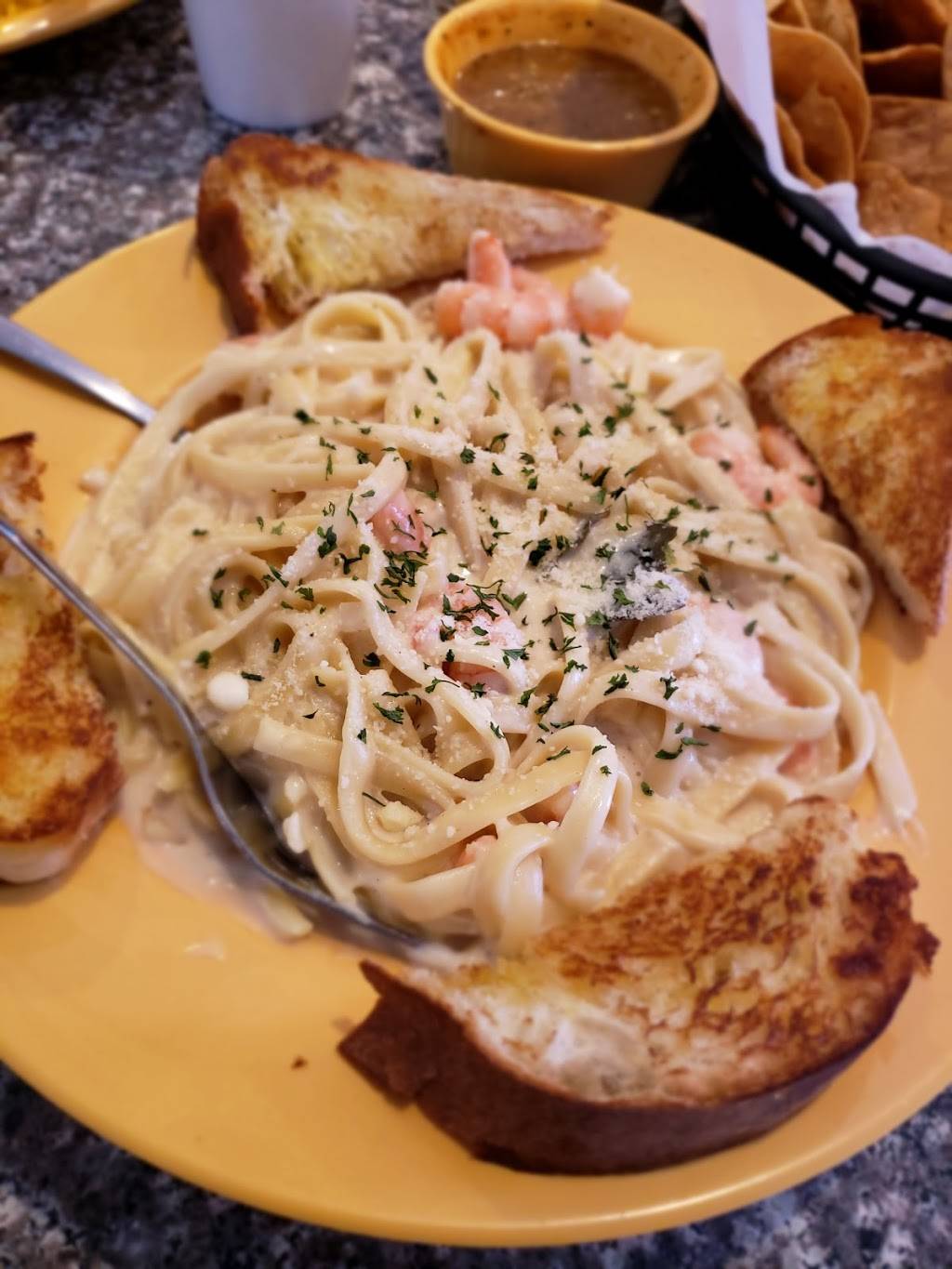 Los Colegas | restaurant | 1613 N Zaragoza Rd, El Paso, TX 79936, USA | 9158553744 OR +1 915-855-3744