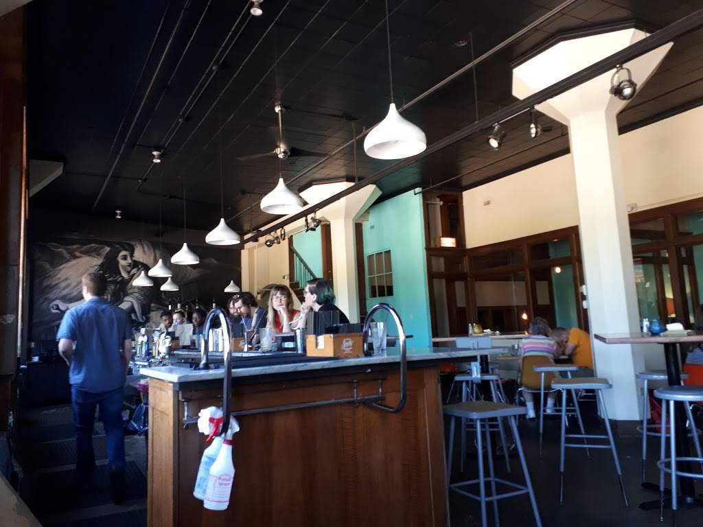 Strongwater Food and Spirits | restaurant | 401 W Town St, Columbus, OH 43215, USA | 6149283170 OR +1 614-928-3170