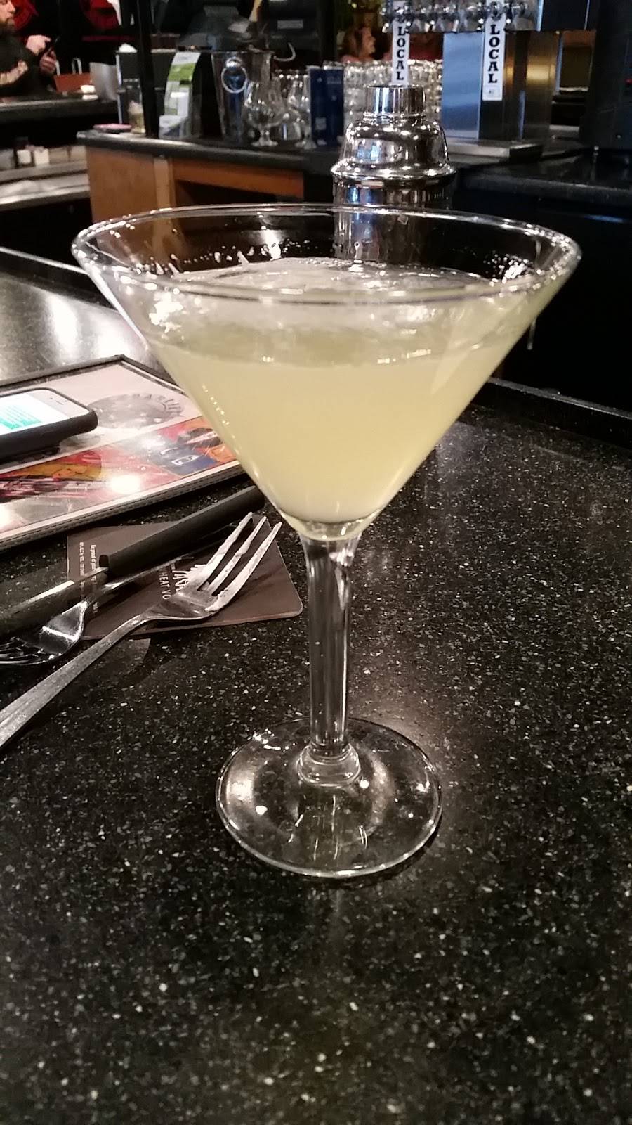 Charlies On the Lake | restaurant | 4150 S 144th St, Omaha, NE 68137, USA | 4028949411 OR +1 402-894-9411