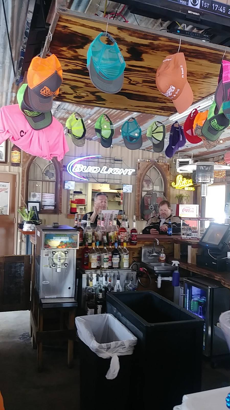 Koozies Icehouse & Grill | restaurant | 8515 River Rd, New Braunfels, TX 78132, USA | 8302267248 OR +1 830-226-7248