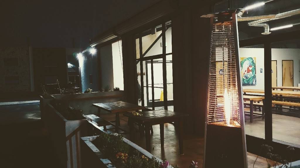 Wingwalker Brewery | restaurant | 235 W Maple Ave, Monrovia, CA 91016, USA | 6267201983 OR +1 626-720-1983