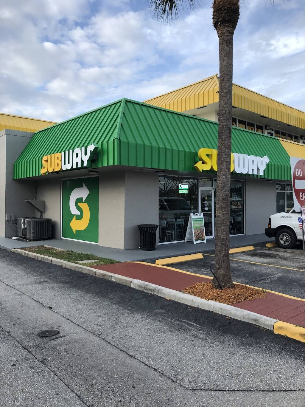 Subway Restaurants | restaurant | 6080 Okeechobee Blvd, West Palm Beach, FL 33417, USA | 5616862299 OR +1 561-686-2299