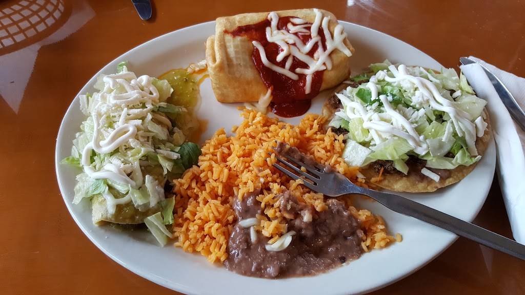 El Burrito Jarocho | restaurant | 1232, 557 Milwaukee Ave, Burlington, WI 53105, USA | 2627671172 OR +1 262-767-1172