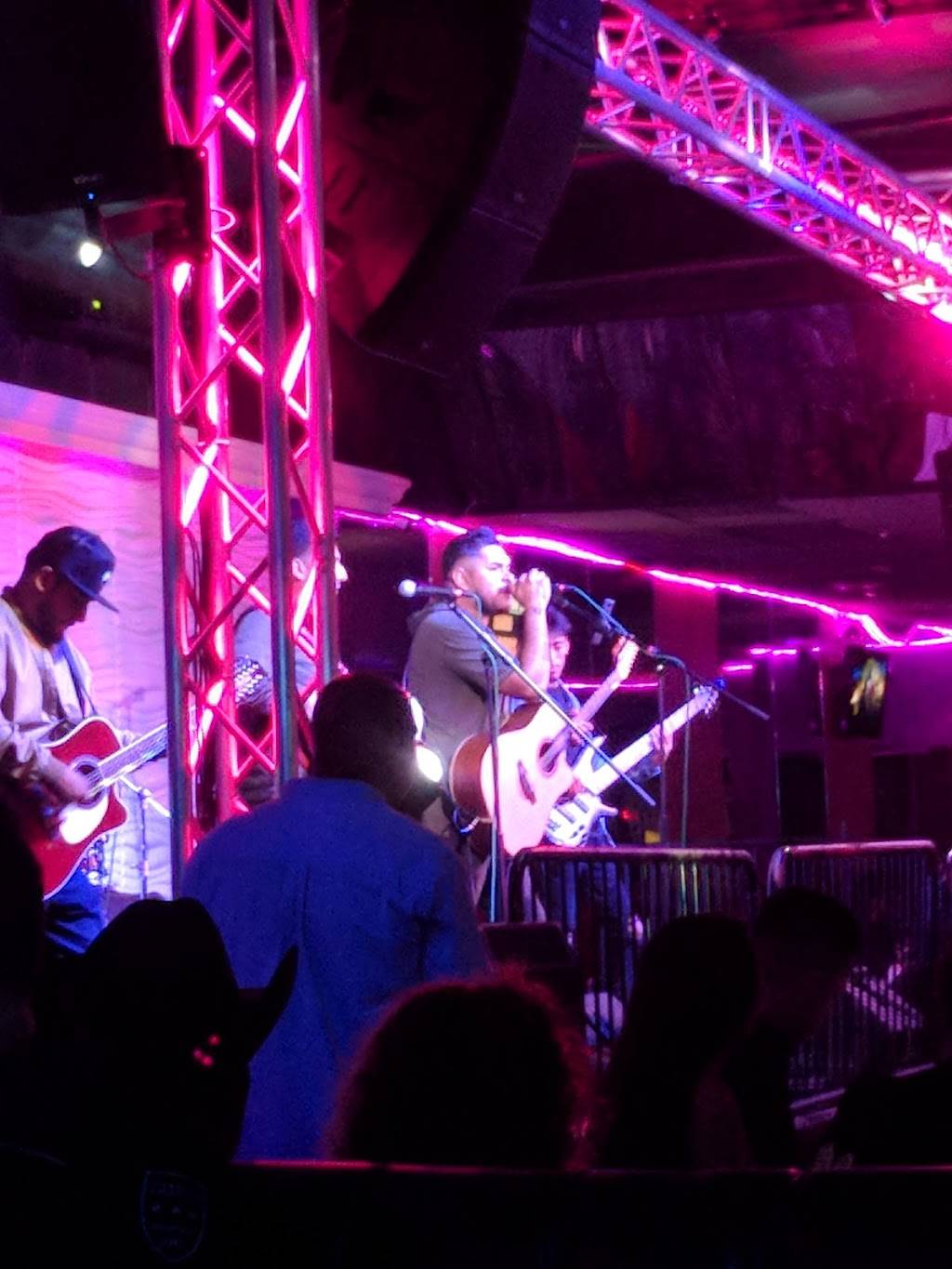 La Sierra Nightclub | night club | 8632 Van Nuys, Panorama City, CA 91402, USA | 8188301919 OR +1 818-830-1919