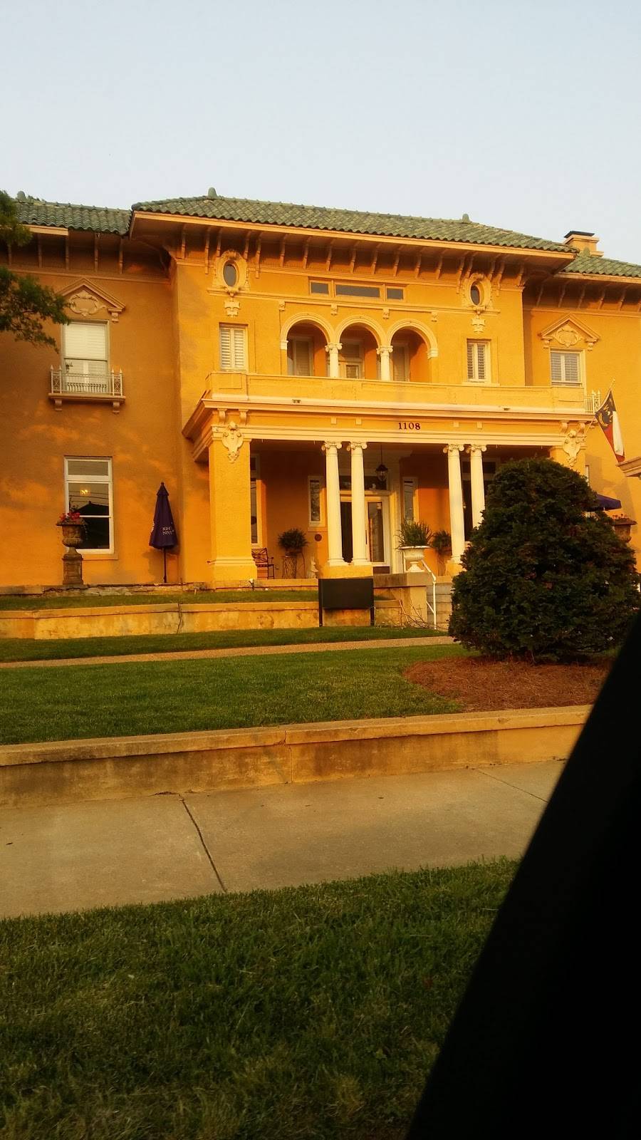 J.H. Adams Inn | restaurant | 1108 N Main St, High Point, NC 27262, USA | 3368823267 OR +1 336-882-3267