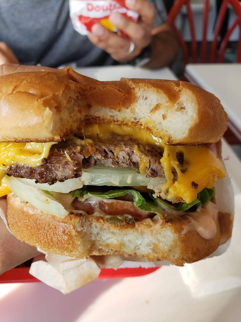In-N-Out Burger | restaurant | 381 W Esplanade Dr, Oxnard, CA 93036, USA | 8007861000 OR +1 800-786-1000