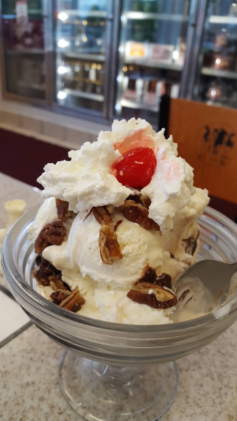 Oberweis Ice Cream and Dairy Store | restaurant | 230 N Weber Rd, Bolingbrook, IL 60440, USA | 6307595557 OR +1 630-759-5557