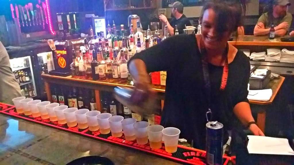 On the Rox | restaurant | 2402, 214 S Broadway St, Seymour, IN 47274, USA | 8125228359 OR +1 812-522-8359