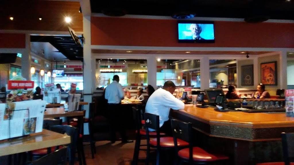 Chilis Grill & Bar | meal takeaway | 10955 North Fwy, Houston, TX 77037, USA | 2814479200 OR +1 281-447-9200