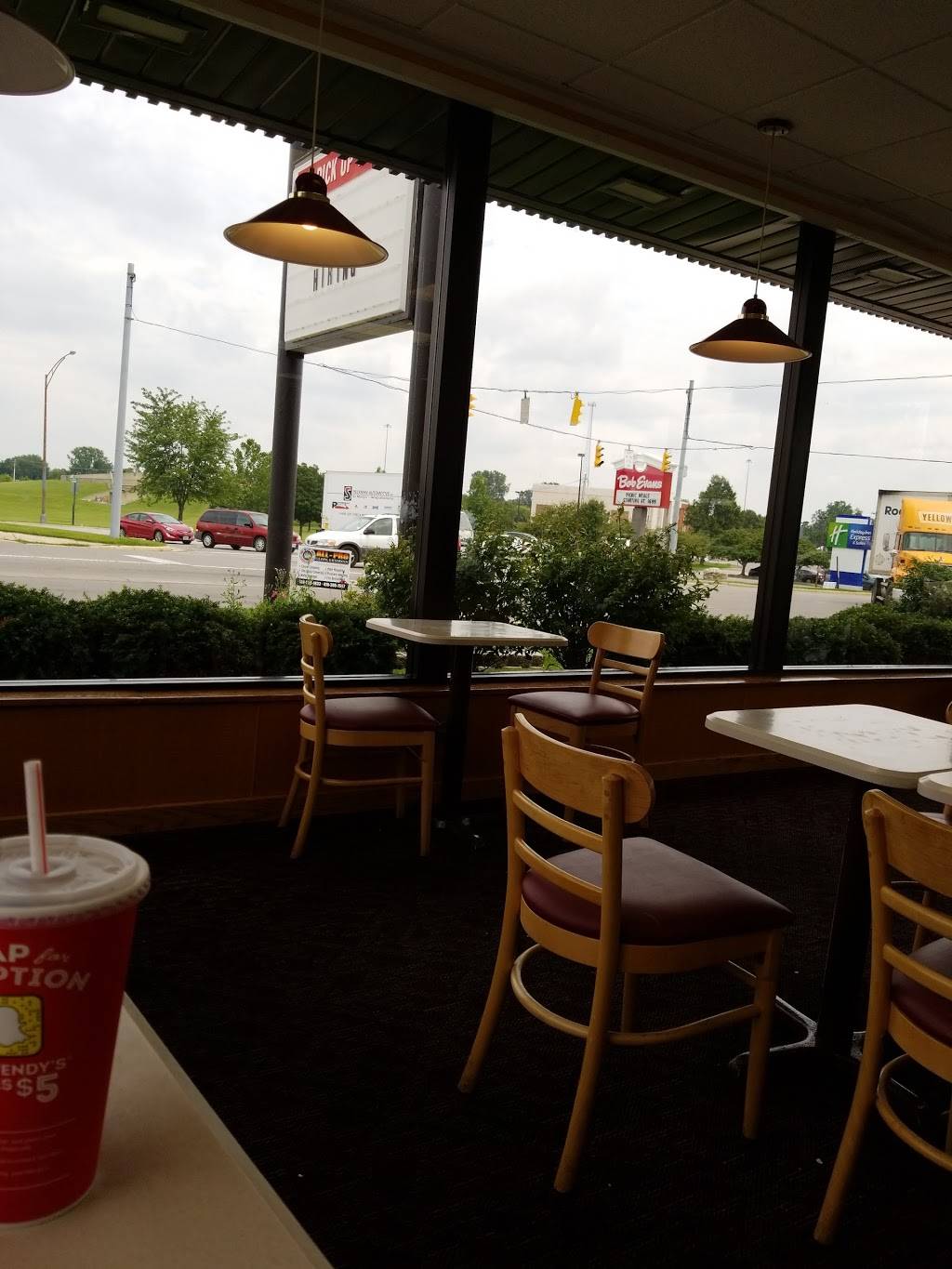 Wendys | restaurant | 1411 Bellefontaine St, Wapakoneta, OH 45895, USA | 4197389383 OR +1 419-738-9383