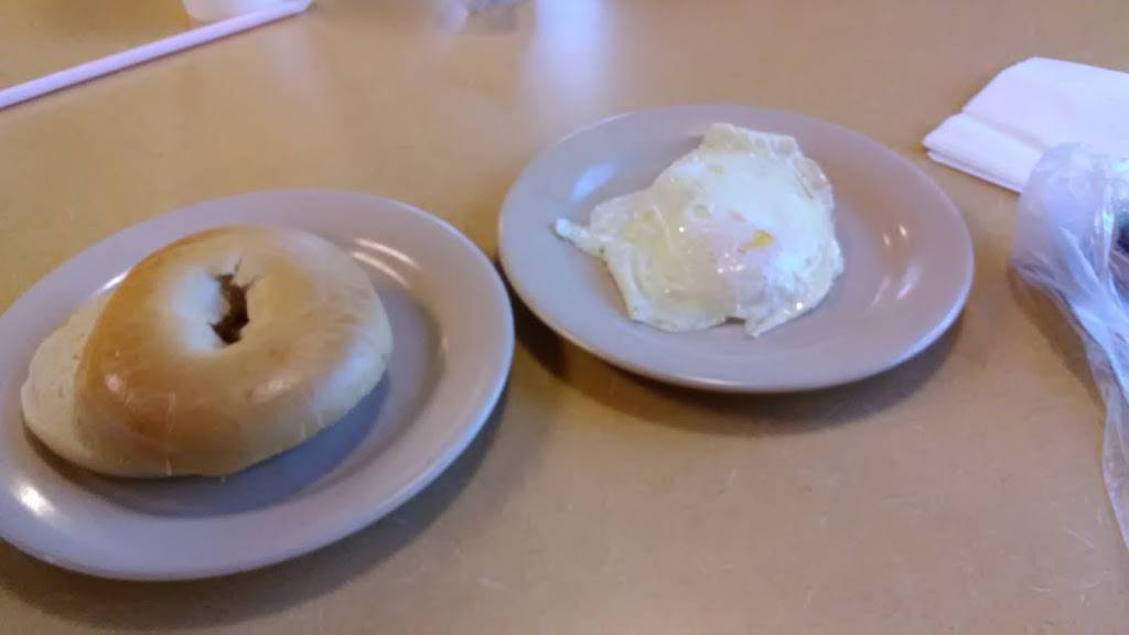 Tudors Biscuit World | restaurant | 2778 Winchester Ave, Ashland, KY 41101, USA | 6063253697 OR +1 606-325-3697