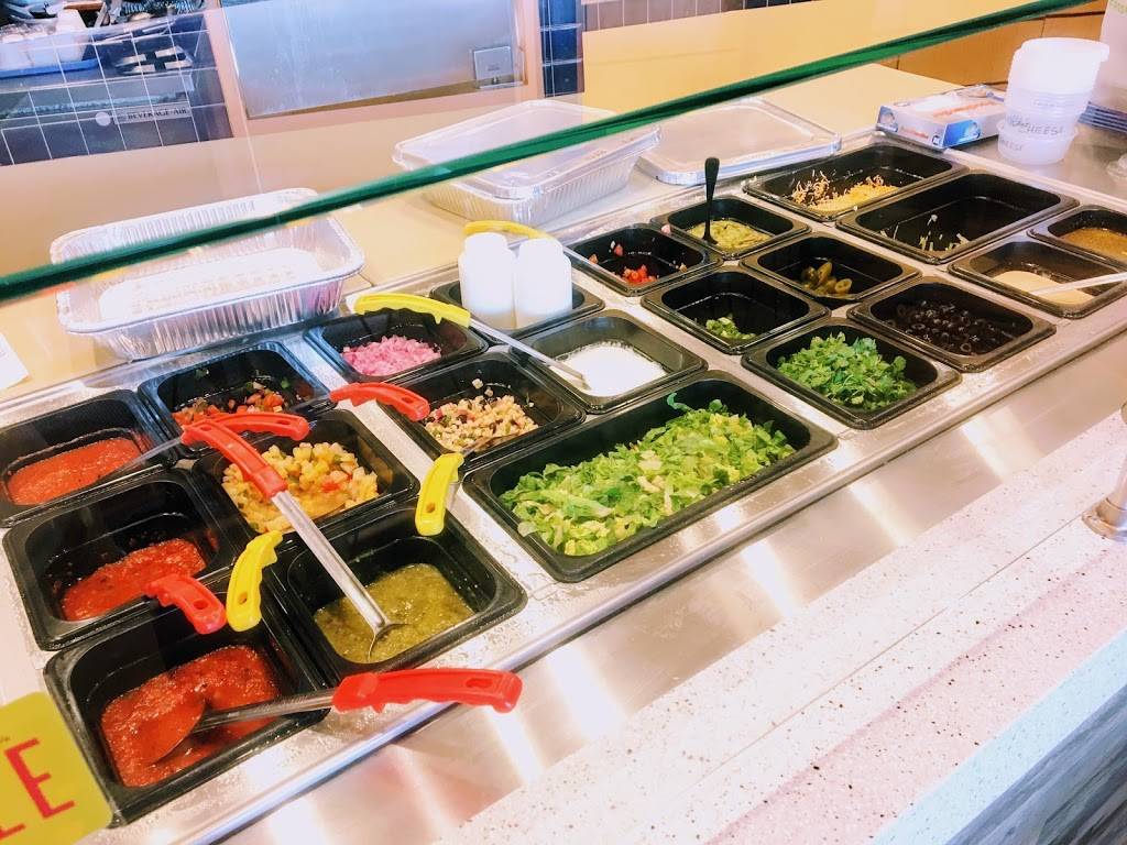 Salsaritas Fresh Mexican Grill | restaurant | 140 Hatfield Dr, Morristown, TN 37814, USA | 4238392394 OR +1 423-839-2394