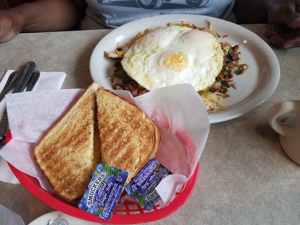 Red truck cafe | restaurant | 920 W Parker Rd, Plano, TX 75075, USA | 9729965177 OR +1 972-996-5177