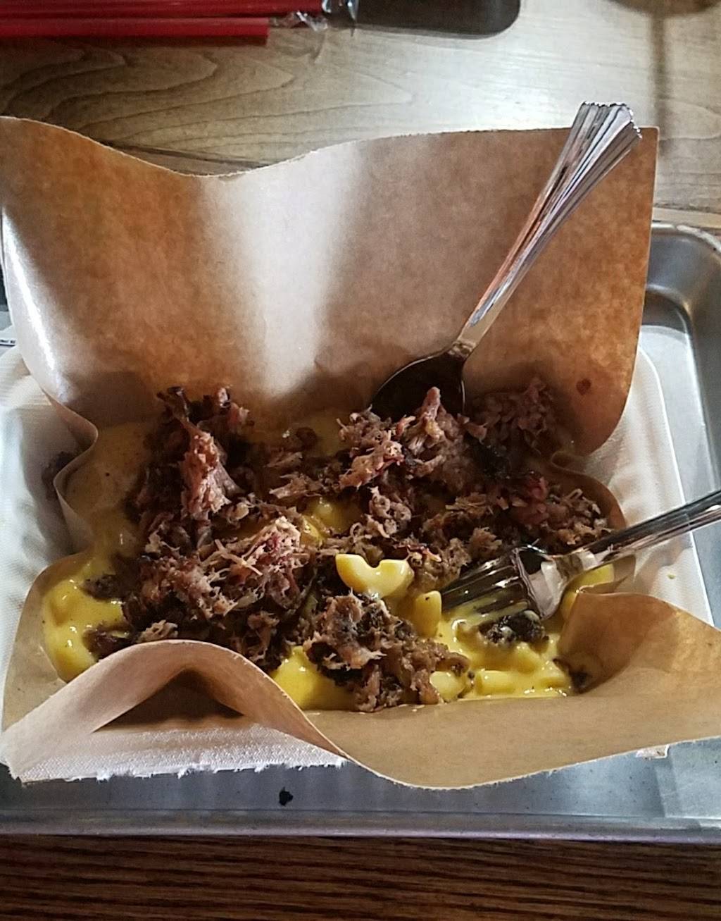 Dickeys Barbecue Pit | restaurant | 2222 Medical District Dr, Dallas, TX 75235, USA | 4692940186 OR +1 469-294-0186