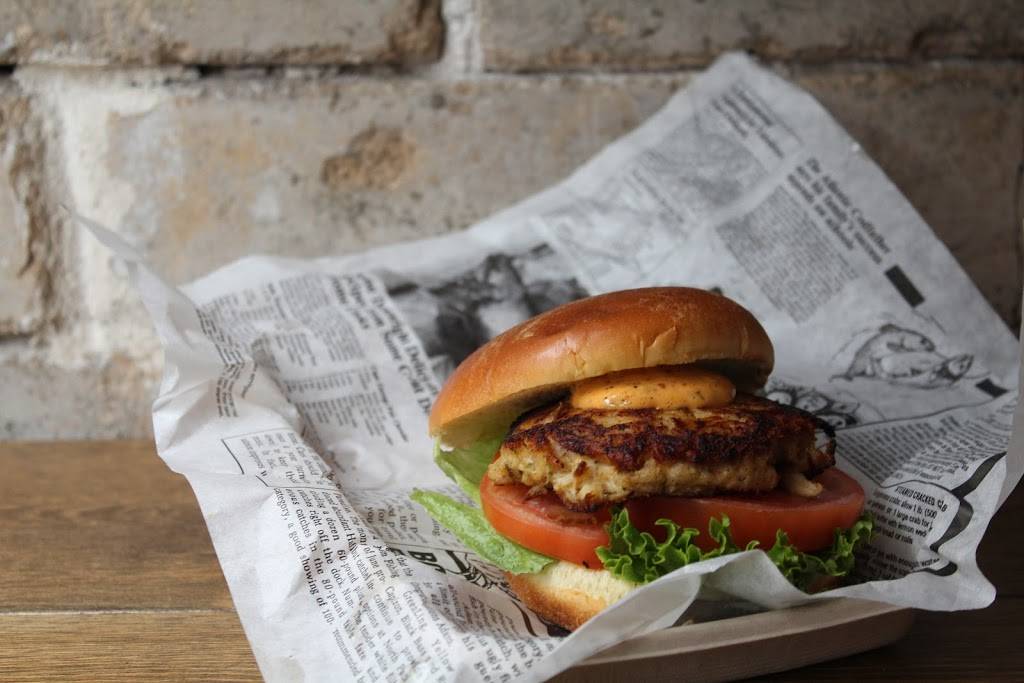 A.W. Shucks Seafood Shack | restaurant | 208 King St, Charleston, SC 29401, USA | 8436281554 OR +1 843-628-1554