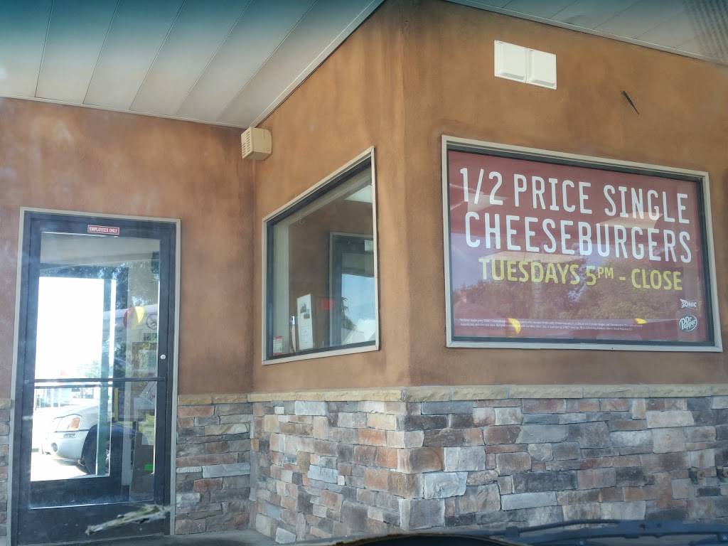 Sonic Drive-In | restaurant | 1402 Vandalia St, Collinsville, IL 62234, USA | 6183439222 OR +1 618-343-9222