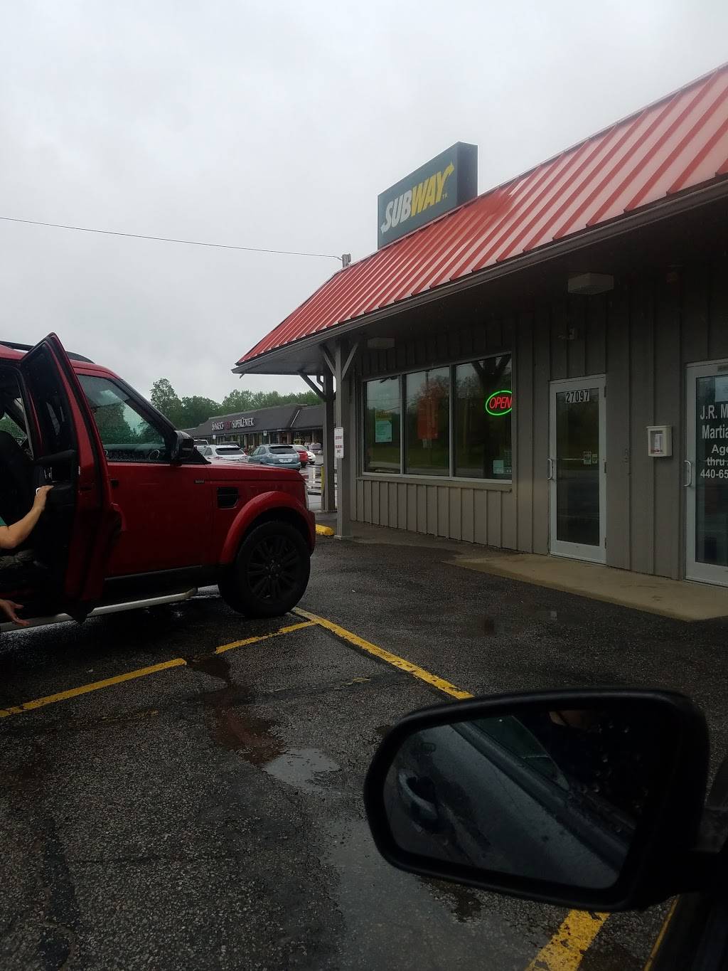 Subway | restaurant | 27097 Bagley Rd #1, Olmsted Township, OH 44138, USA | 4402356200 OR +1 440-235-6200