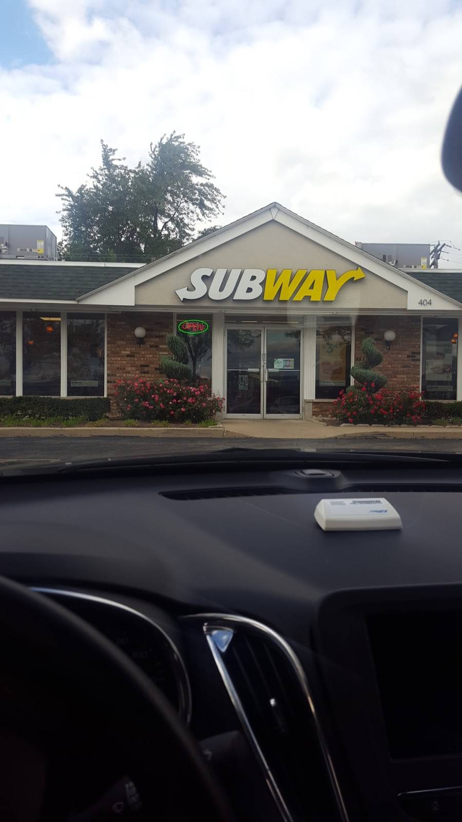 Subway Restaurants | restaurant | west, 404 W Roosevelt Rd, Lombard, IL 60148, USA | 6304957827 OR +1 630-495-7827
