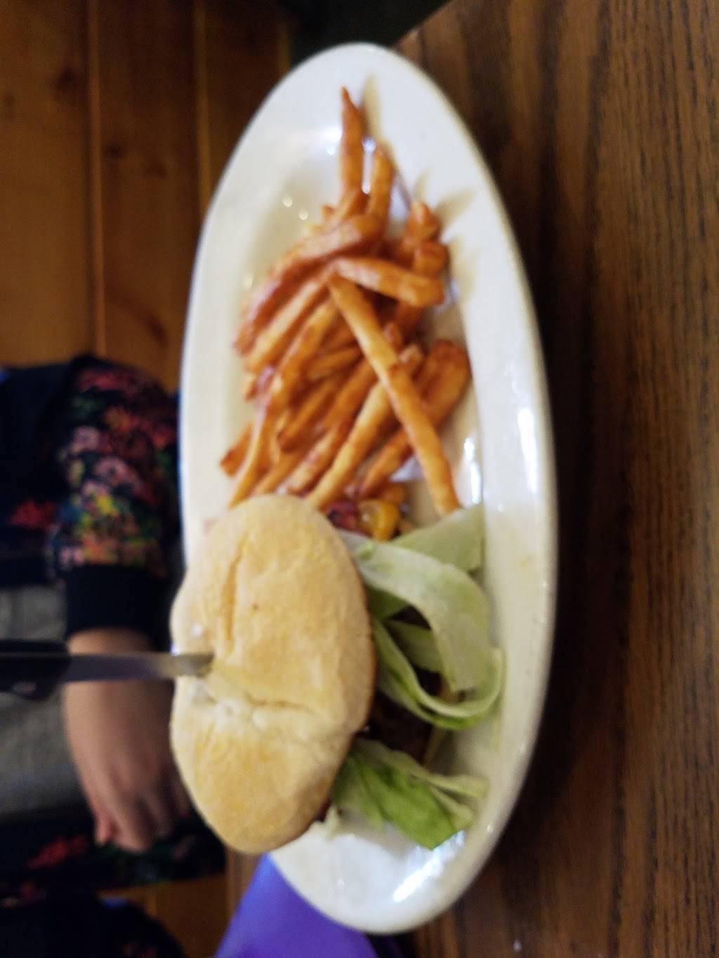 Gingers Hide Away LLC | restaurant | 302 E Lake St, Horicon, WI 53032, USA | 9204854856 OR +1 920-485-4856