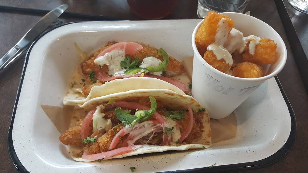 Brown Bag Seafood Co. | restaurant | 3400 N Lincoln Ave, Chicago, IL 60657, USA | 7736978306 OR +1 773-697-8306