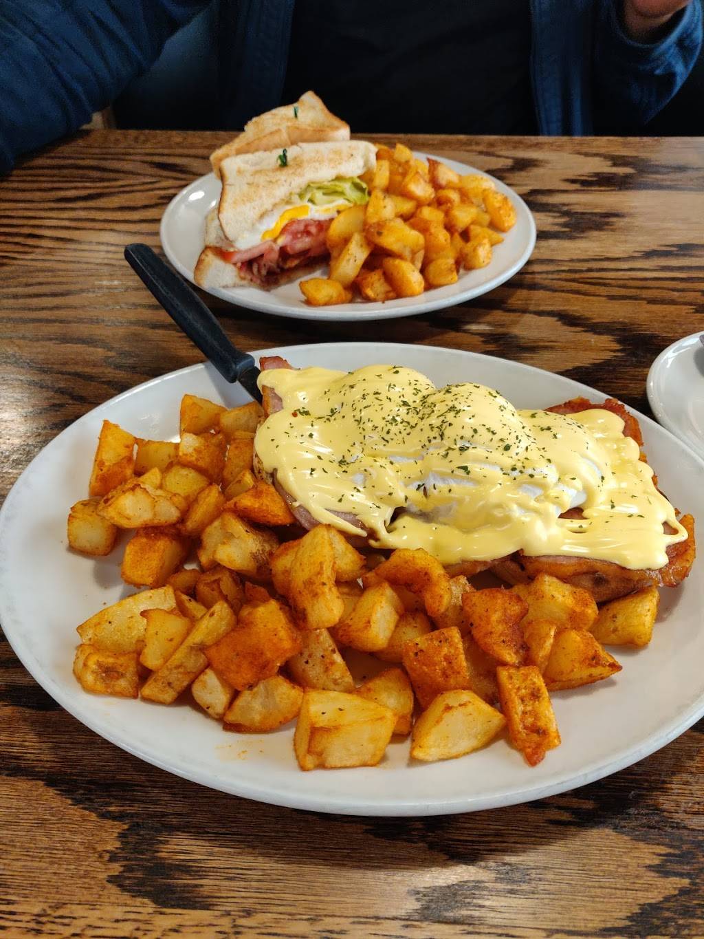 AJs Restaurant | restaurant | 1 Regan Rd Unit 18, Brampton, ON L7A 1B8, Canada | 9058406558 OR +1 905-840-6558