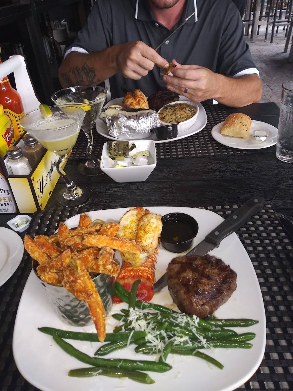 Theos Bar & Grille | restaurant | 3315 Hartzdale Dr, Camp Hill, PA 17011, USA | 7177376965 OR +1 717-737-6965