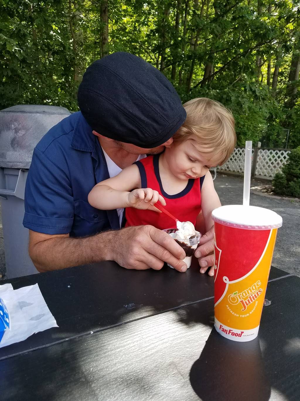 Dairy Queen Grill & Chill | restaurant | 174 State Rd, Kittery, ME 03904, USA | 2074394949 OR +1 207-439-4949