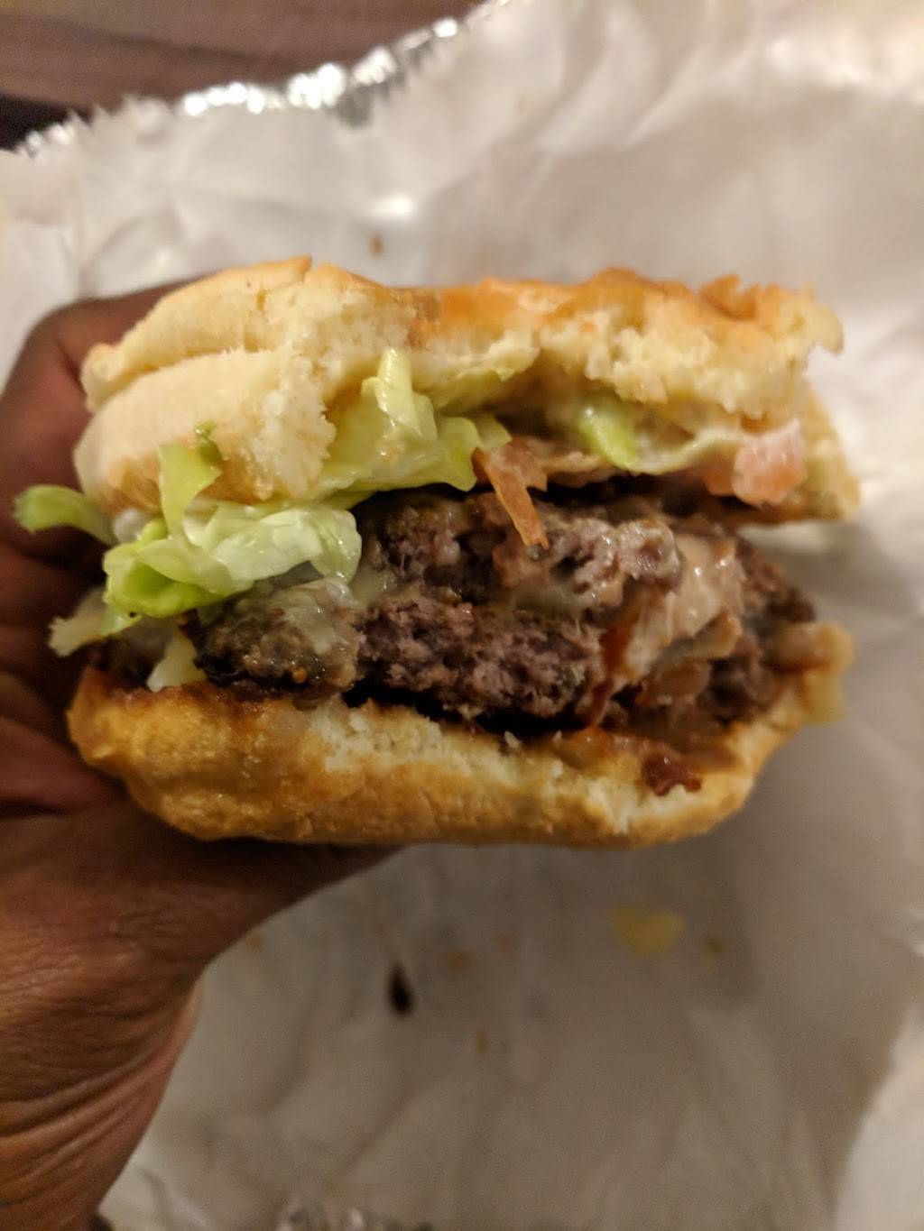 BOZS Burger Bistro | restaurant | 3101 St Paul St, Baltimore, MD 21218, USA | 4108891718 OR +1 410-889-1718