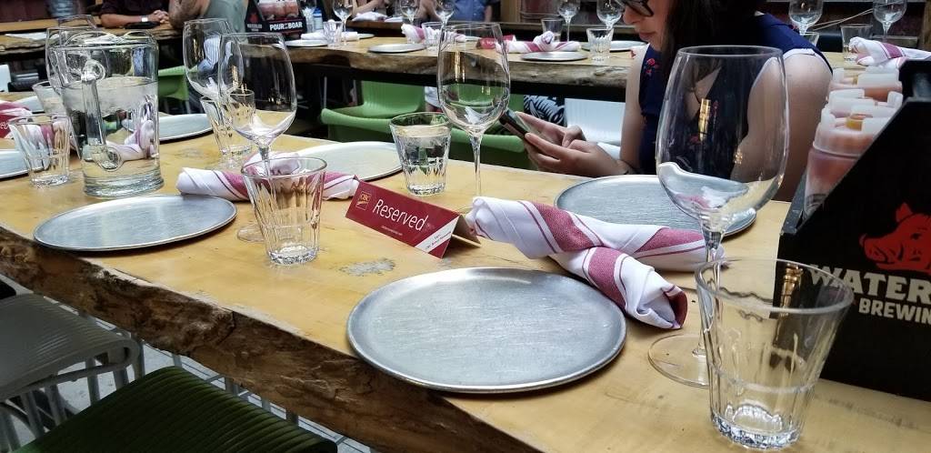 Hogtown Smoke | restaurant | 1959 Queen St E, Toronto, ON M4L 1H7, Canada | 4166919009 OR +1 416-691-9009