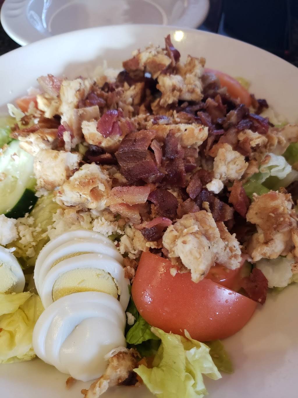 Village Grill of Farmington Hills | restaurant | 31200 W 10 Mile Rd, Farmington Hills, MI 48336, USA | 2484260005 OR +1 248-426-0005