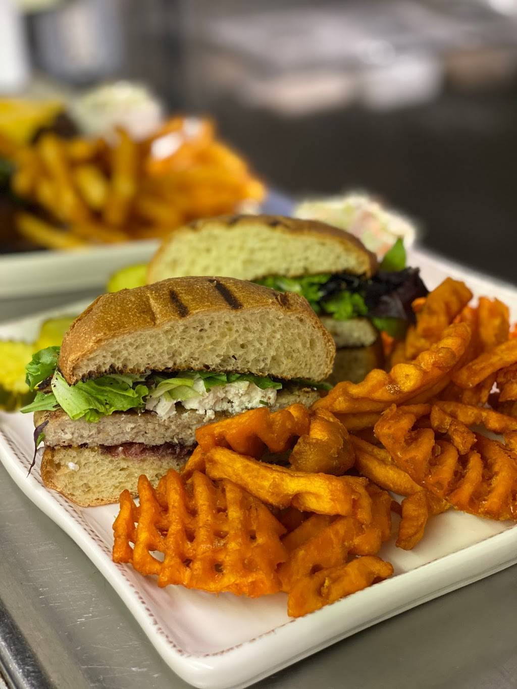 Coach Meeting House | restaurant | 160 Mill River Rd, Oyster Bay, NY 11771, USA | 5165889288 OR +1 516-588-9288