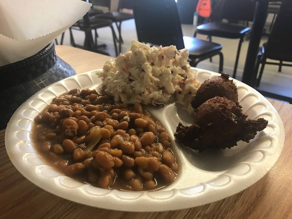 Love That BBQ | restaurant | 1901 Maryville Pike, Knoxville, TN 37920, USA | 8657481741 OR +1 865-748-1741