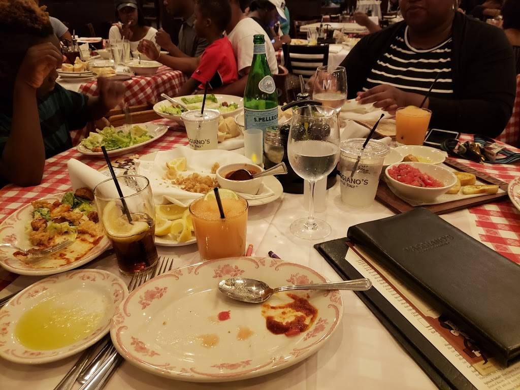 Maggianos Little Italy | restaurant | 1601 Cumberland Mall Suite 200, Atlanta, GA 30339, USA | 7707991580 OR +1 770-799-1580